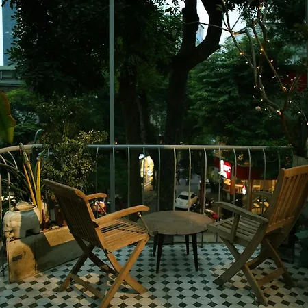 Bed and Breakfast The First Ba Trieu Ha Noi